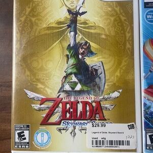 Nintendo Legend of Zelda: Skyward Sword - Green and Gold